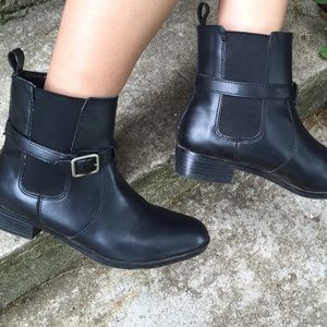Black Chelsea Boots with buckle-barely worn!