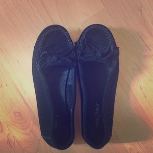 Black Minnetonka moccasins size 7.5