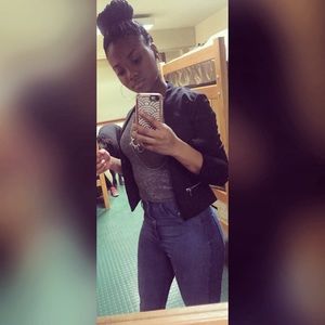 Meet your Posher, Adrianna