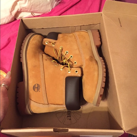 Timberlands! Wheat size 7 ! Good condition