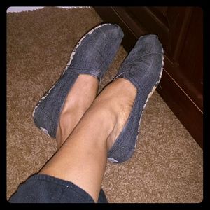 Worn Bartender Women's Tom's flats size 8