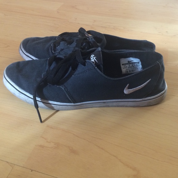 Nike Braata lite canvas shoes size 7.5