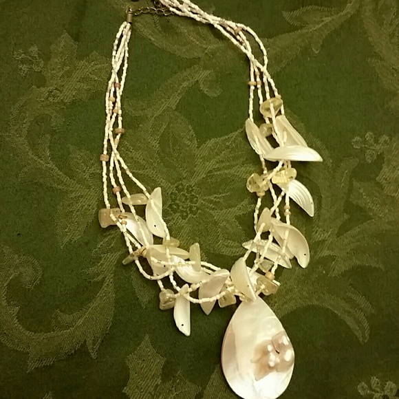 Shell Necklace - Picture 2 of 4