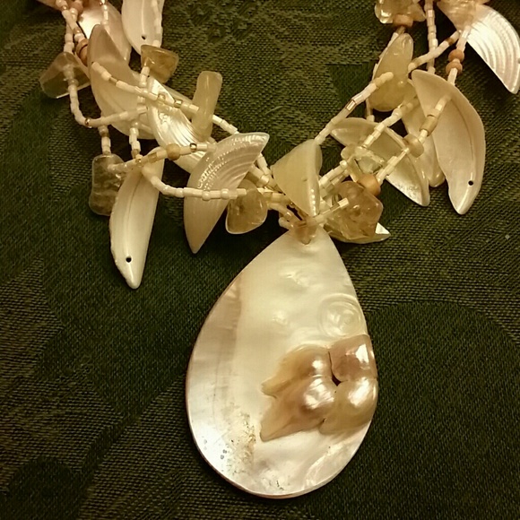 Shell Necklace - Picture 3 of 4