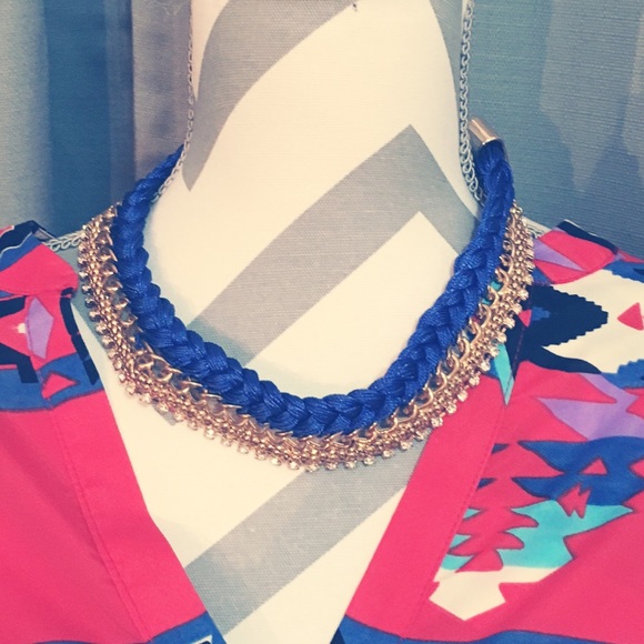 Jewelry - Blue statement necklace!