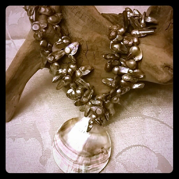 Shell Necklace with thick toggle clasp