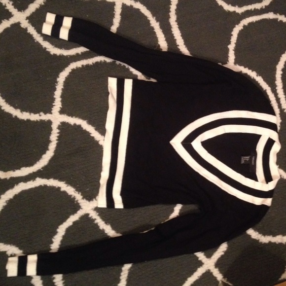 Forever 21 black and white sweater