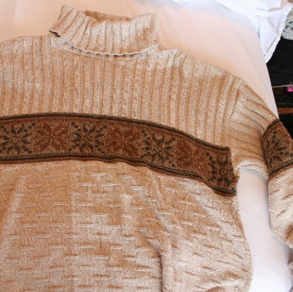 Thick Cream Sweater with Snowflakes - Picture 2 of 5