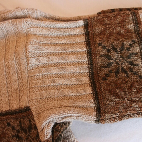 Thick Cream Sweater with Snowflakes - Picture 3 of 5