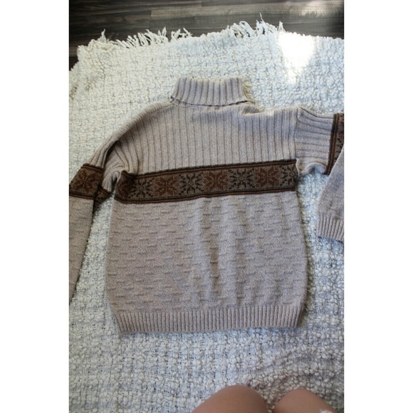 Thick Cream Sweater with Snowflakes - Picture 5 of 5