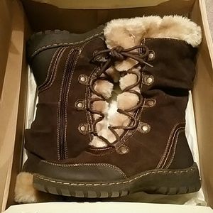 Bass Winter Boots. New in original box. Size 8.
