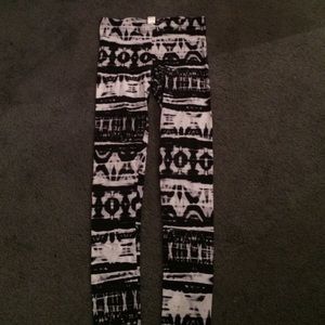 black and white leggings