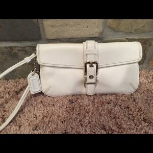 💥SOLD💥 Coach wristlet