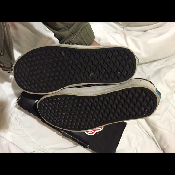 Vans - Picture 2 of 2