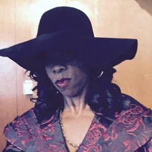 Meet your Posher, Cynthia