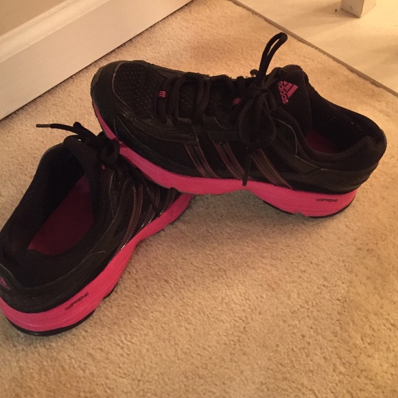 Athletic shoes