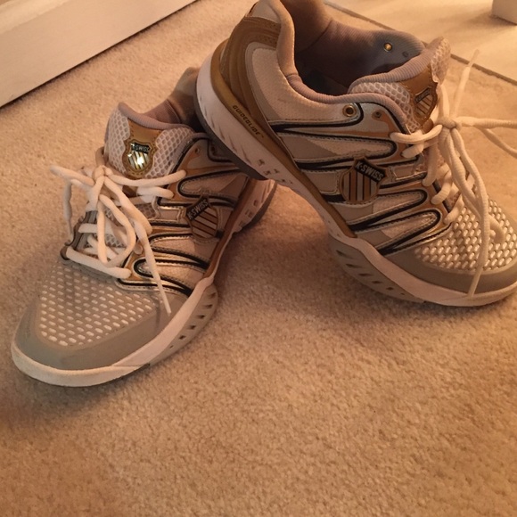 Athletic shoes