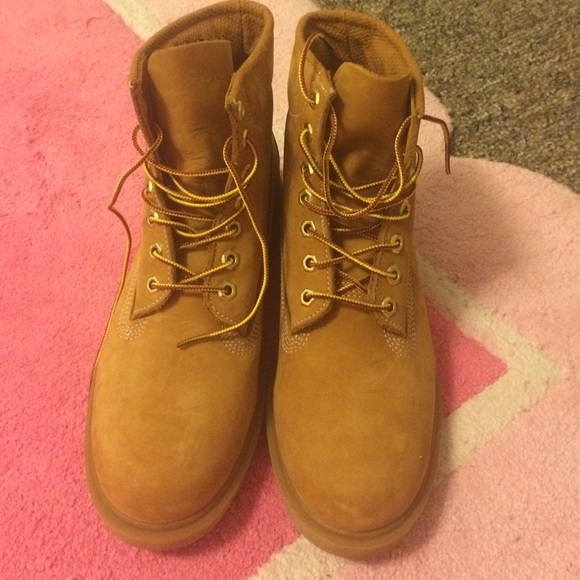 Brand New Timberland boots！ woman size 7.5 M