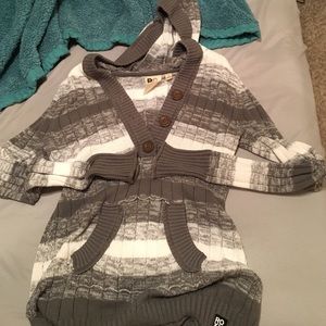 Women's hooded sweater