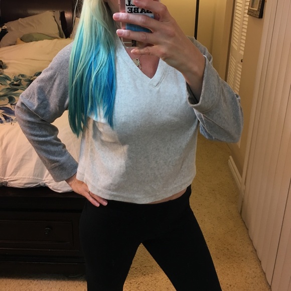 PINK Victoria's Secret Sweaters - 💙Like new VS velour cropped sweatshirt💙