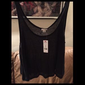 GARAGE FLOWY BLACK CROP TOP