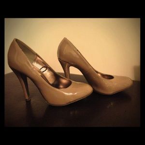 Neutral color heels, steve madden, worn once