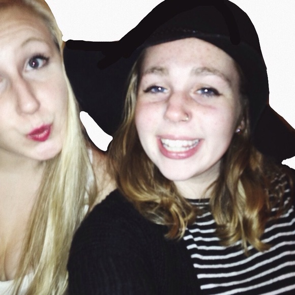 Meet your Posher, Anya - Picture 2 of 2