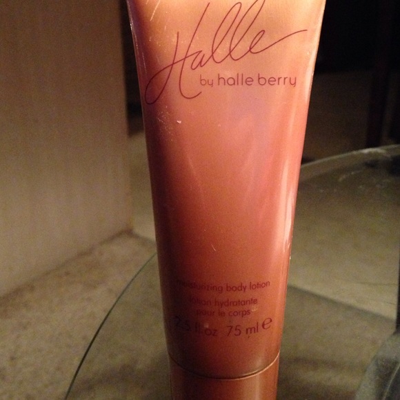 Halle moisturizing body laois and never used