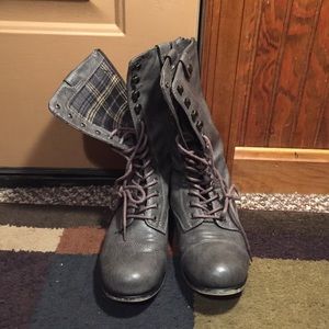 Combat boots