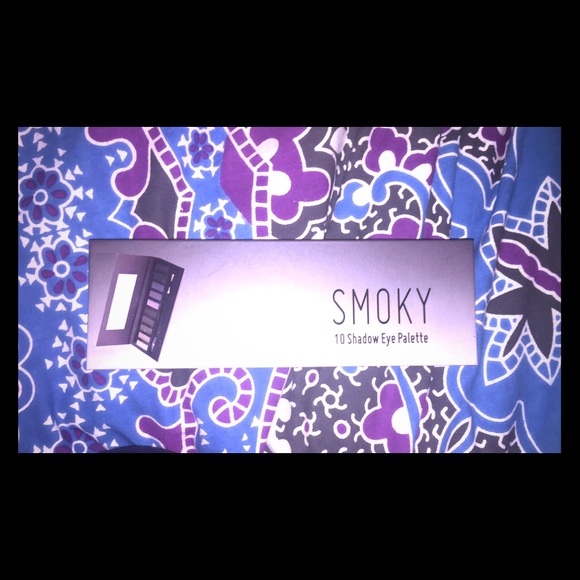 Smoky eye shadow palette
