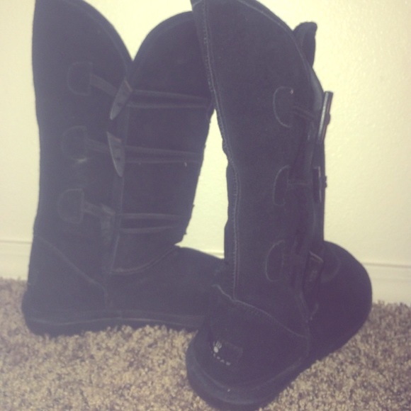 Bearpaw boots size 9