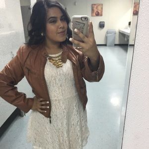 Meet your Posher, Kenia