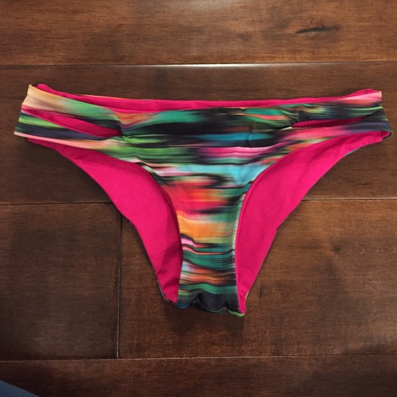 Beautiful Reversable L-Space bottoms