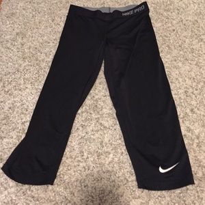 Nike pro fitted compression capris