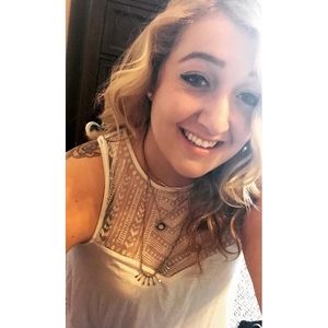 Meet your Posher, Kayla