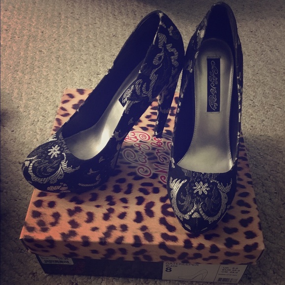 Black evening pumps