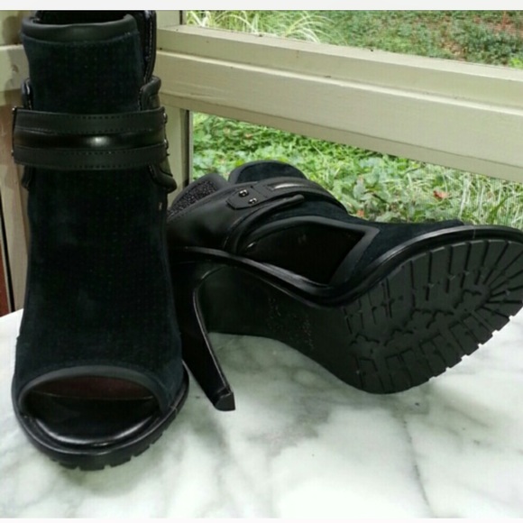 NWOT Circus by Sam EdrlmanSkye booties