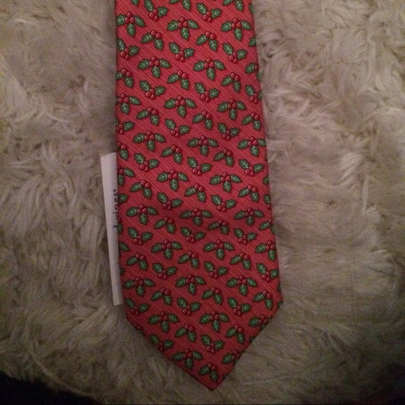 Holly vineyard vines tie