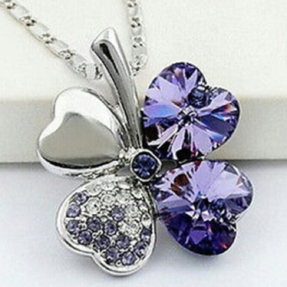 Jewelry - NEW 16"-18" Clover Necklace