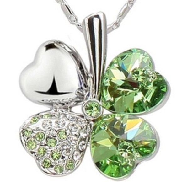 Jewelry - NEW 16"-18" Clover Necklace