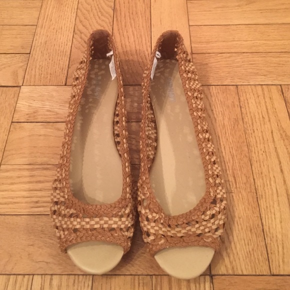 Never worn Woven flats
