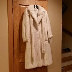 Stunning White Mink Oscar de la Renta Coat