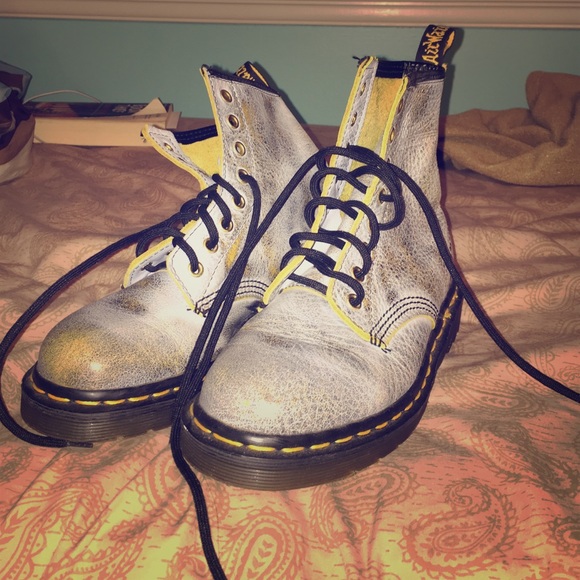 final price drop••gray/yellow doc dr martens