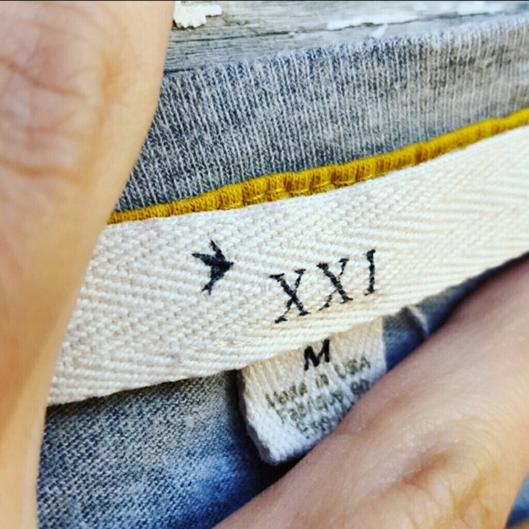 F21 Rocker Tee - Picture 3 of 4