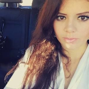 Meet your Posher, Dominique