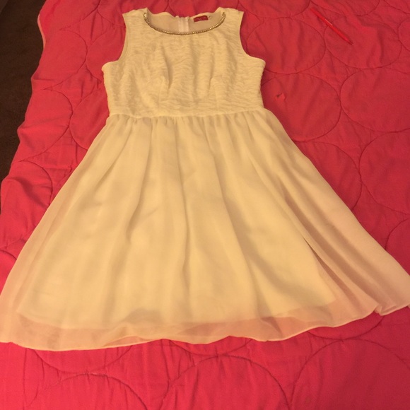 Size 3 dress. Wore it once to a family gathering