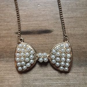 Bowtie / Bow Pearly Necklace