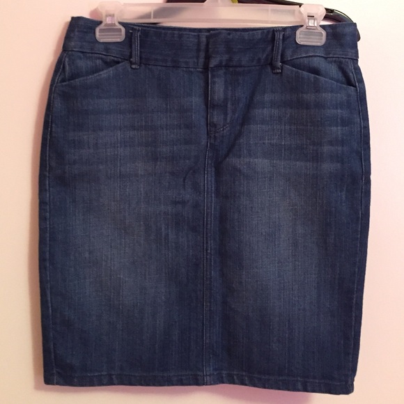 Women's Old Navy Blue Denim Pencil Skirt Size 2Reg