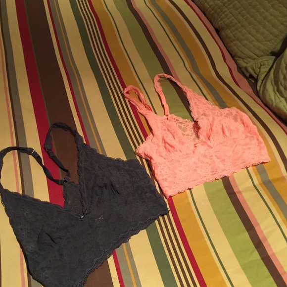 2 Victoria Secret bralettes