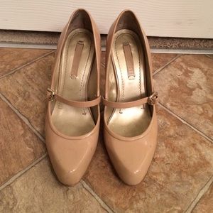 Nine West nude patten leather Mary Jane heels
